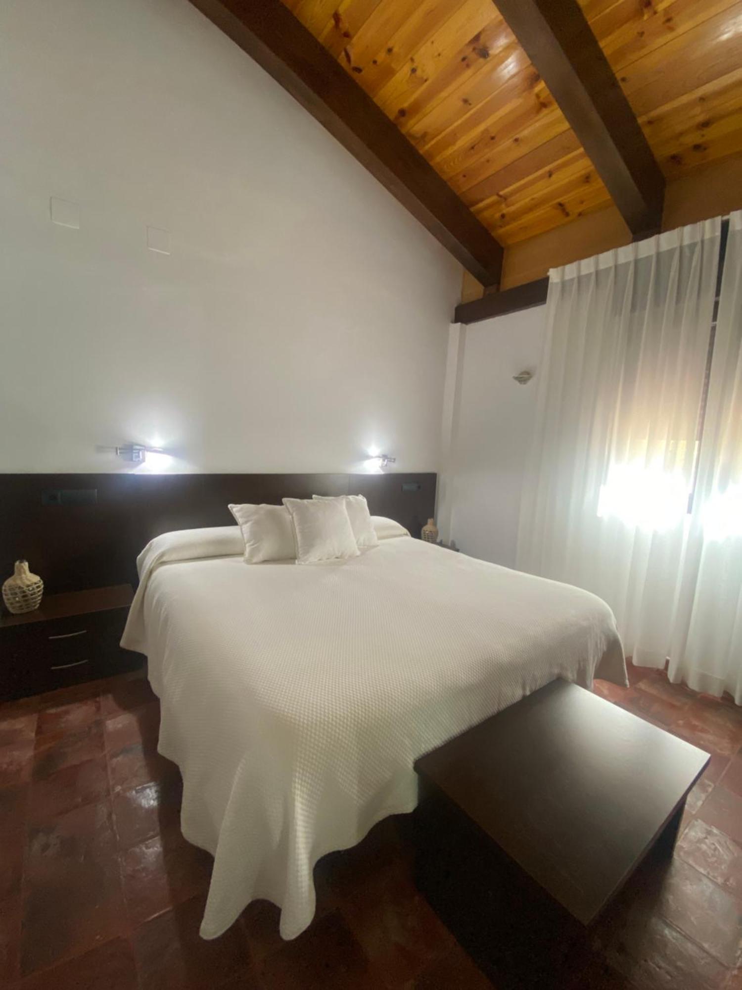 Hostal Pago de Tharsys Requena Exterior foto