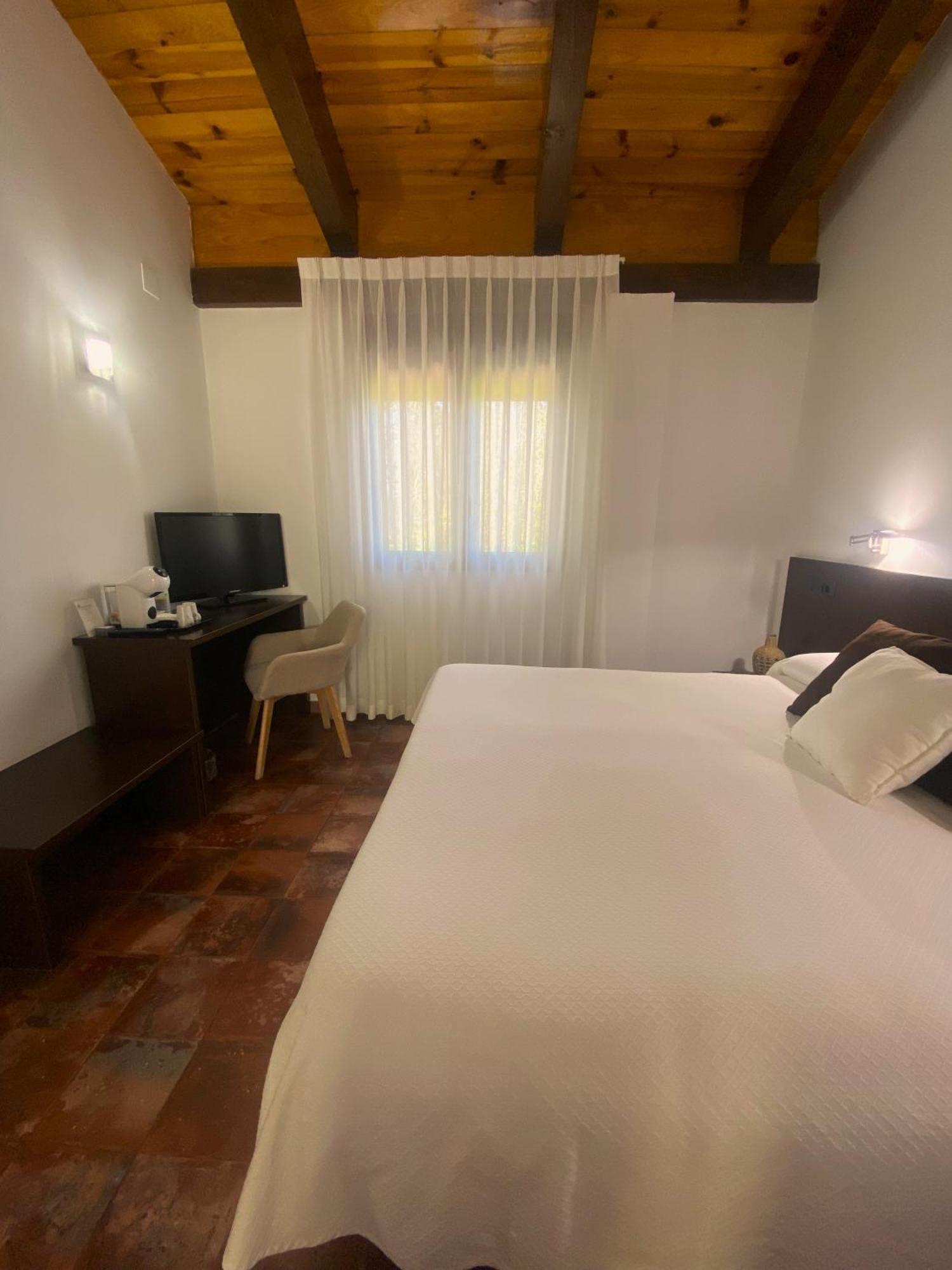 Hostal Pago de Tharsys Requena Exterior foto