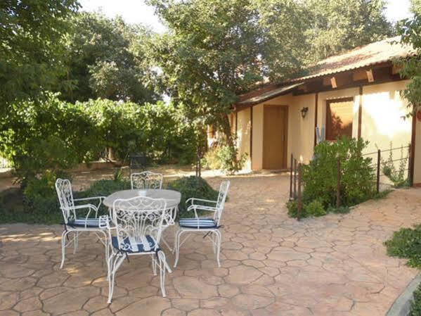 Hostal Pago de Tharsys Requena Exterior foto
